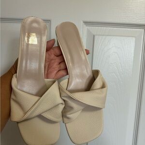 Elegant Cream Women's Slide Sandals